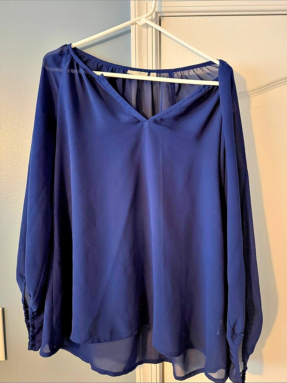 Women's V-Neck Blouse in Blue Like New